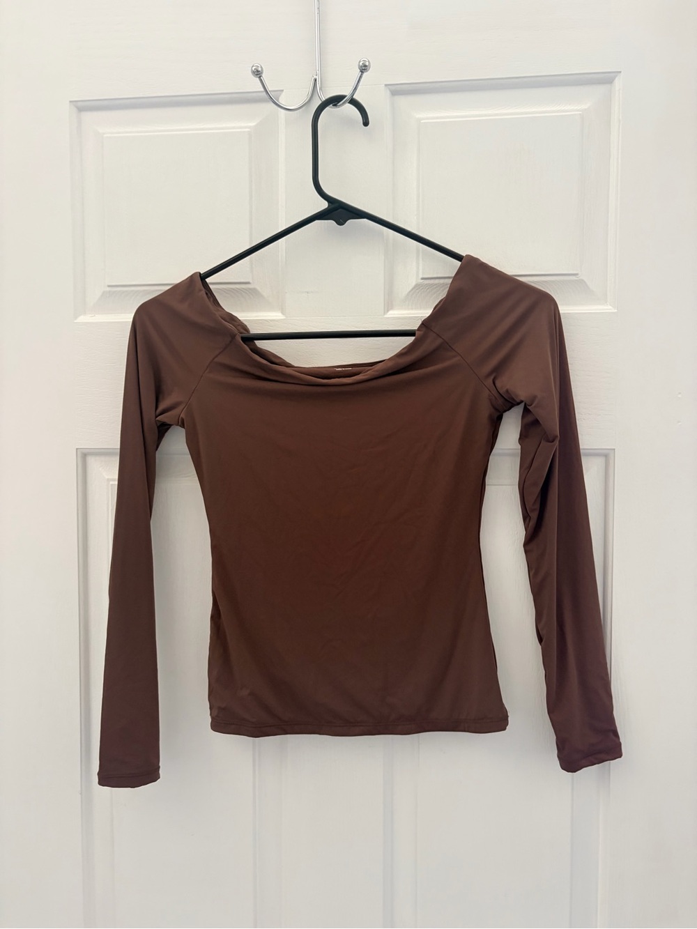Sukksess Off-Shoulder Long Sleeve Top in Brown